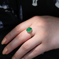 Emerald 18k gold Egg Ring Image