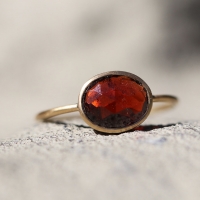 Faceted Oval Garnet 18k Gold Ring Image