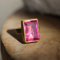 Rectangular Pink Tourmaline Gold Ring Image