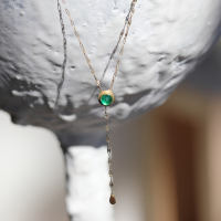 Rosecut Emerald Lariat Gold Necklace Image