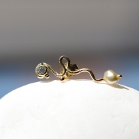 Gold Hydra Stud Single Earring with Diamond and Pearl Image