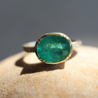 Emerald Orbit 18k Gold Oval Ring Image