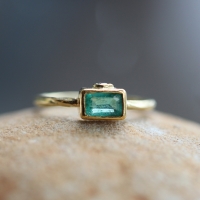 Gold Emerald Ring with Diamond Image