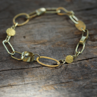 18k and 22k Gold Chain Link Bracelet Image