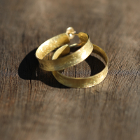 Thin 18k Gold Concave Curl Shape Hoop Earrings Image