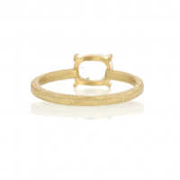 Colorless 18k Gold Oval Diamond Ring Image