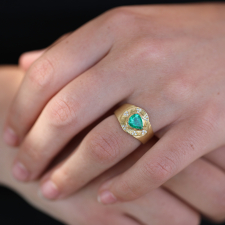 Talisman Shield Emerald Engraved Ring Image