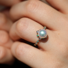 Halo Snowflake Pearl Gold Ring Image