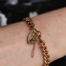 Vintage 9K Gold Heart Curb Link Bracelet Image